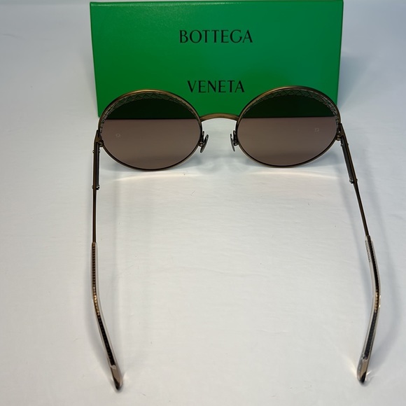 BV0190S Sunglasses by Bottega Veneta™. Shape: Round, Material: Metal, Frame - Picture 8 of 15